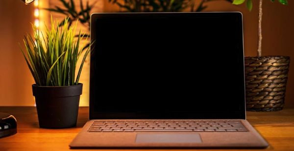 pc schermo nero ma acceso